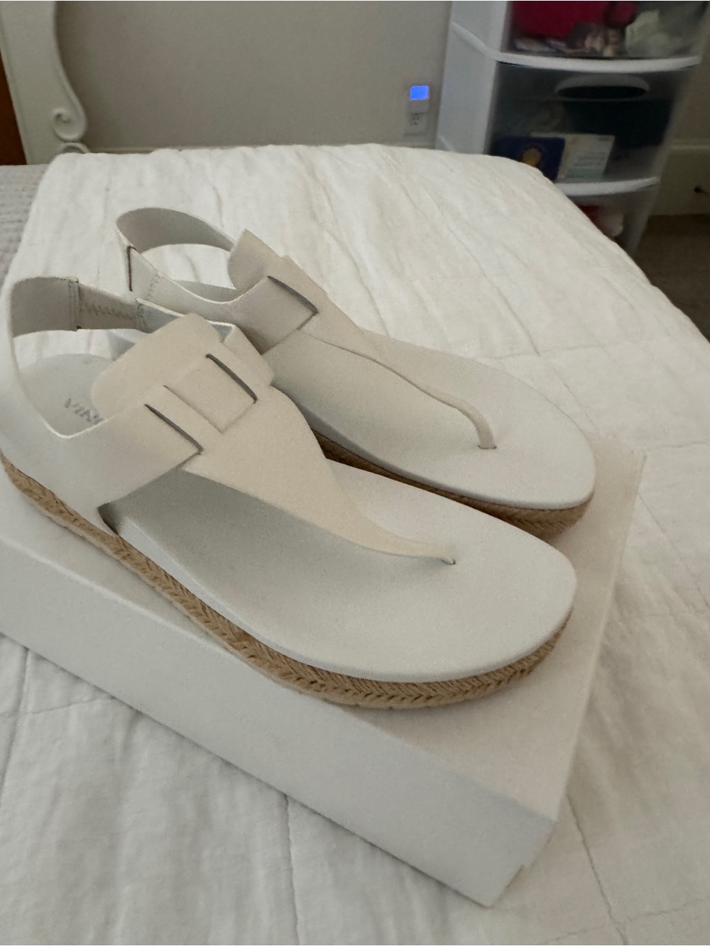 Vince Flint Creamy White Espadrille Thong Sandals NWT 8.5